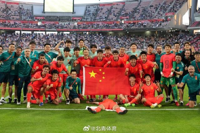 中国男足亚运队点球大战击败乌兹别克斯坦获铜牌 创28年最佳战绩
