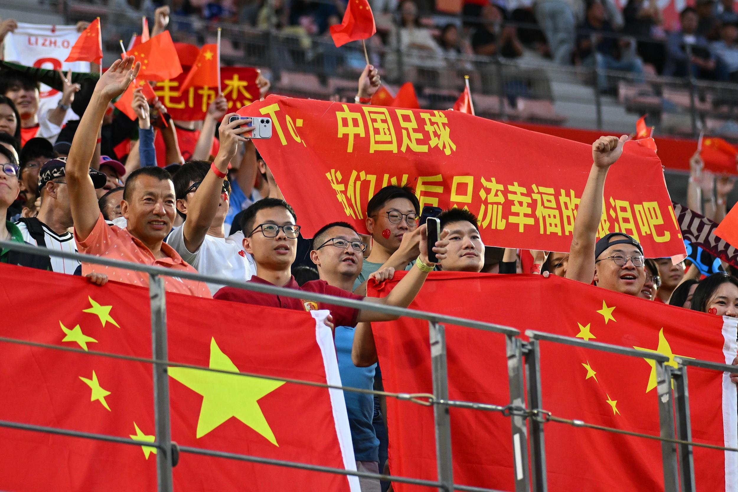 国足亚运点杀乌兹夺铜牌，时隔28年再圆梦