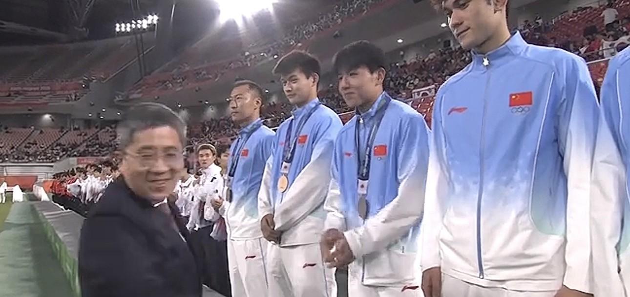 中国男足亚运队点球大战击败乌兹别克斯坦获铜牌 徐彬：我们在亚洲层面上是一支强队