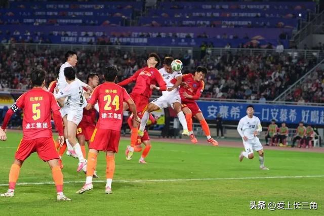 苏超八强战首回合：无锡3-0徐州，南通4-3泰州，卫冕冠军形势堪忧