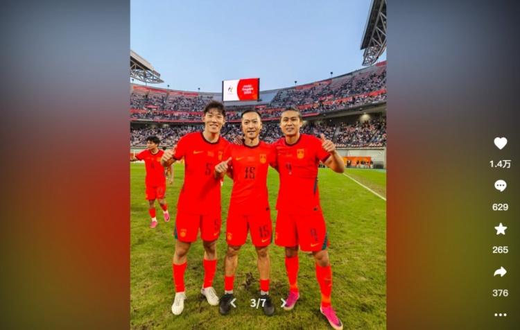 朱辰杰晒超龄球员合照庆祝U23国足亚运铜牌，汪海健称其为移动的中国长城