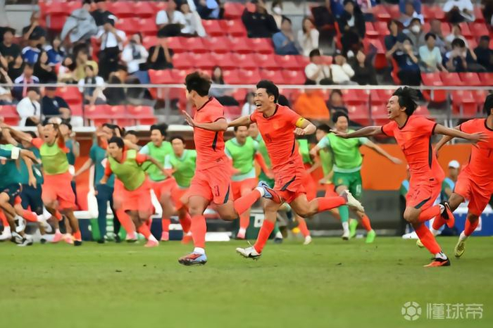 中国男足点球大战4-3战胜乌兹别克斯坦，刘浩帆主动请缨