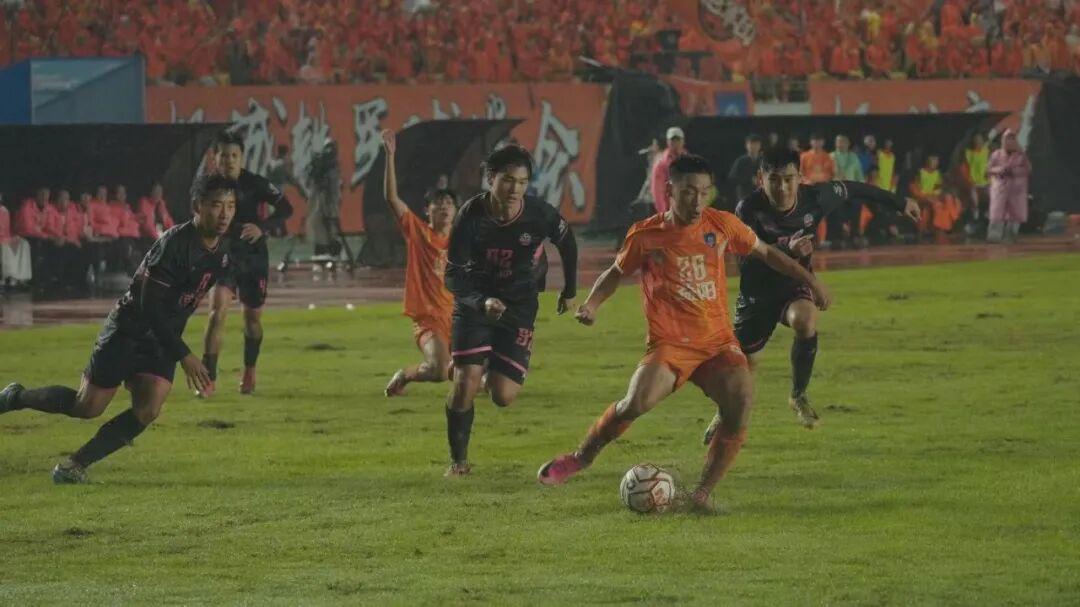 雨夜鏖战，益阳队1:1常德队收获关键一分