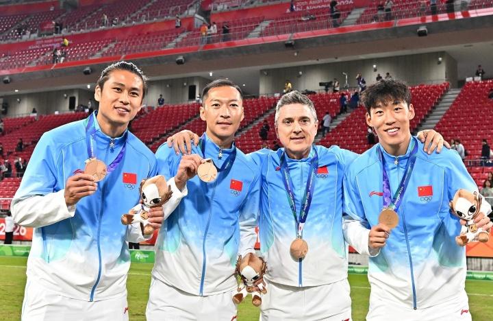 李璇:安东尼奥这三个超龄选得真好,U23国足点球大战夺亚运铜牌