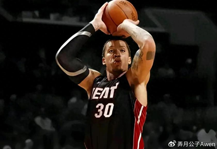美媒FBH评NBA十大左手大个子球星：奥多姆第9，小萨第7，拉塞尔登顶