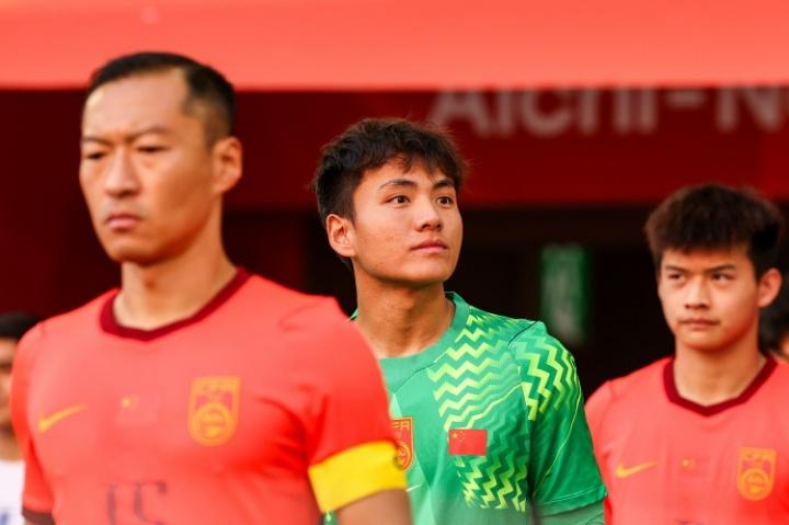 中国男足亚运队时隔28年再夺铜牌 吴曦:全队拼搏结果