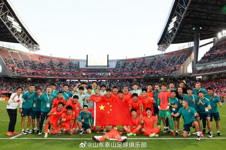 中国U23男足斩获2026年亚运会男足铜牌,山东泰山五将助力球队时隔28年再登领奖台