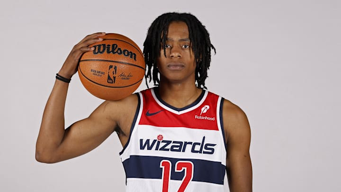 NBA新秀特雷·约翰逊年薪865万却拒绝买项链，消费观引发热议