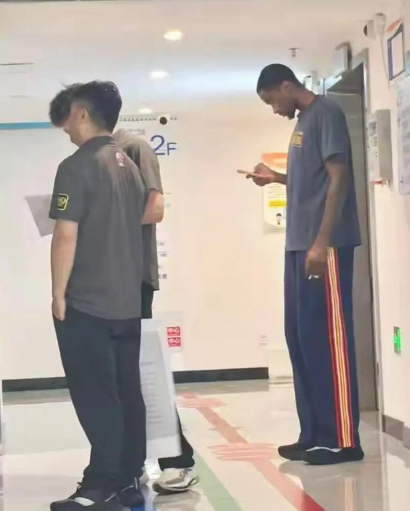 广东宏远热身赛萨姆纳受伤 卢卡一节半砍14分 二飞回归助教组