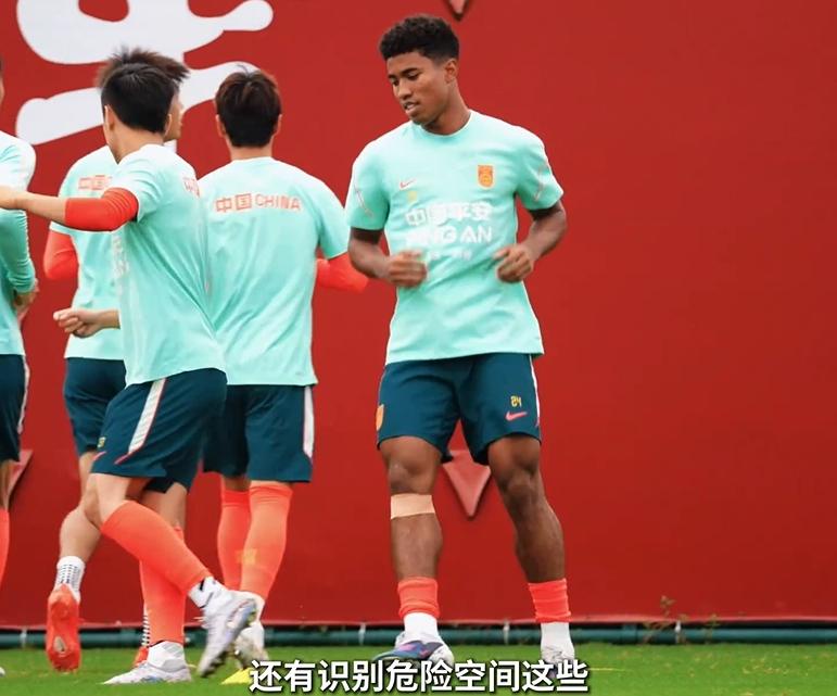 19岁黄晟豪：发现很多不足，需尽快适应高水平高强度比赛