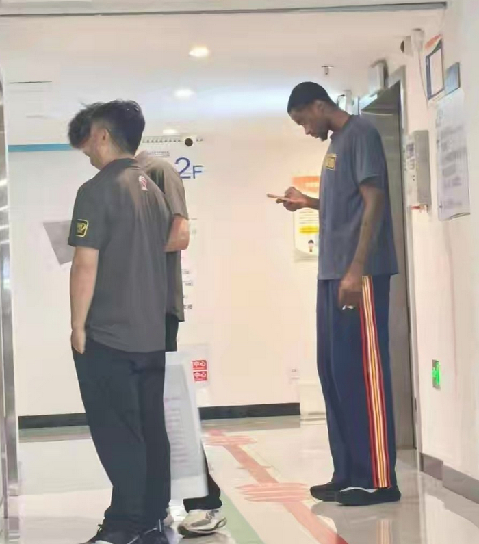 广东男篮小外援萨姆纳手部受伤入院 新赛季三外援配置成谜