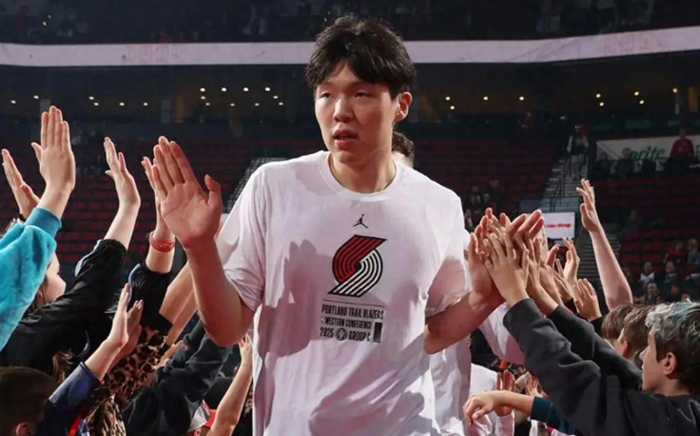 杨瀚森NBA去留引热议：波特兰开拓者11月3日将决定是否执行486万美元选项