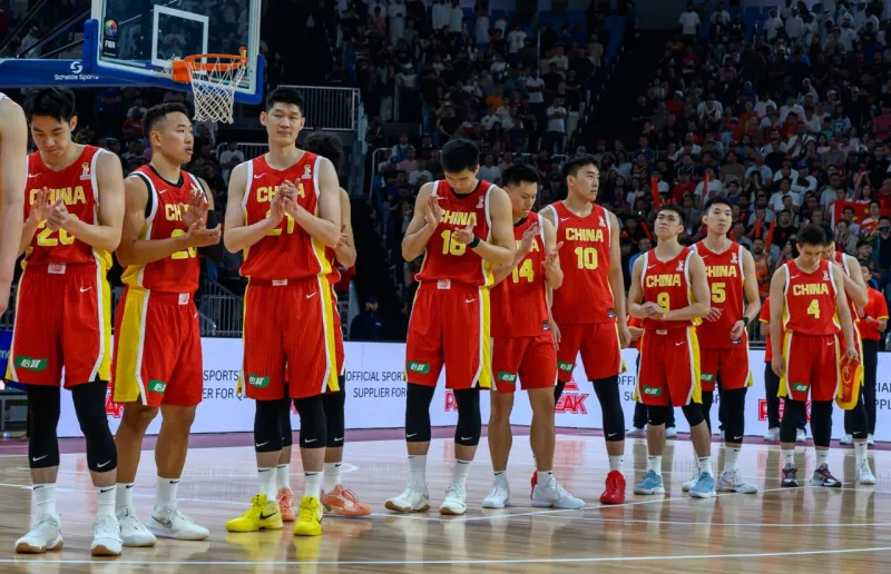 媒体人朱彦硕批评中国篮协：输球责任推给球员有病