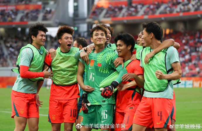 李昊微笑扑点助中国男足28年再夺亚运铜牌