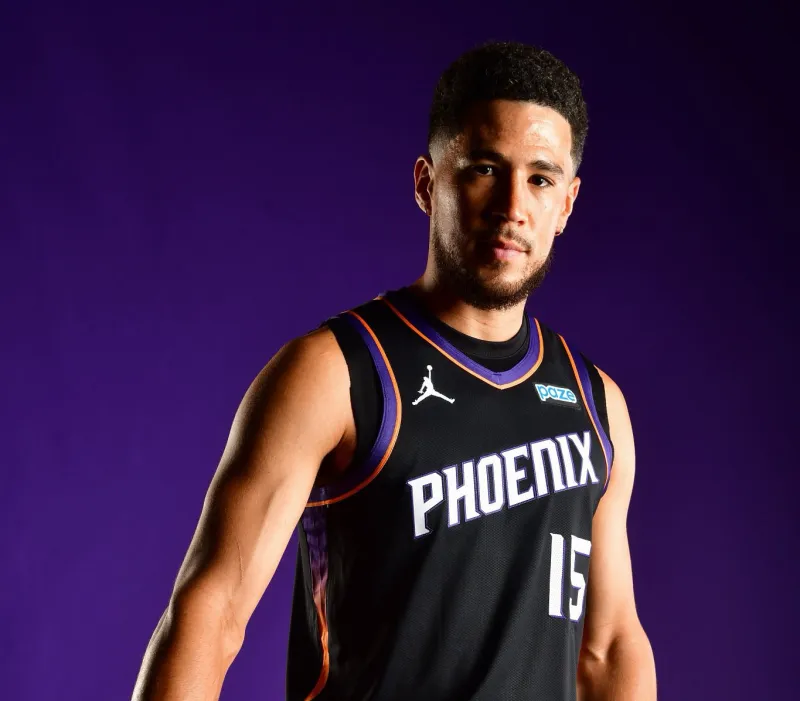 NBA历史后卫25岁前高效砍30+分场次：布克28场第一