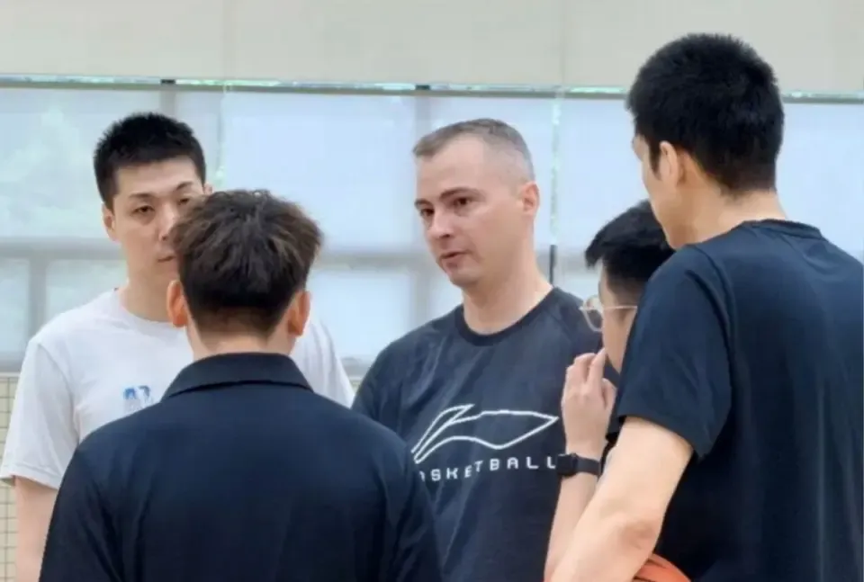 广东队新赛季外援隐患：萨姆纳受伤+博日奇恐成水货