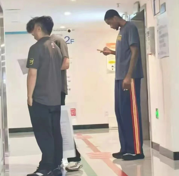 广东宏远突传坏消息！萨姆纳热身赛受伤，大外援仍未敲定