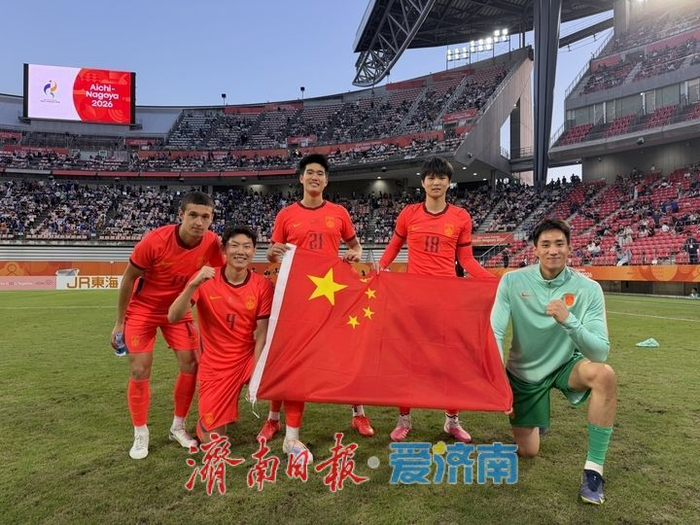 中国男足亚运队击败乌兹别克斯坦获铜牌 山东泰山五小将立功