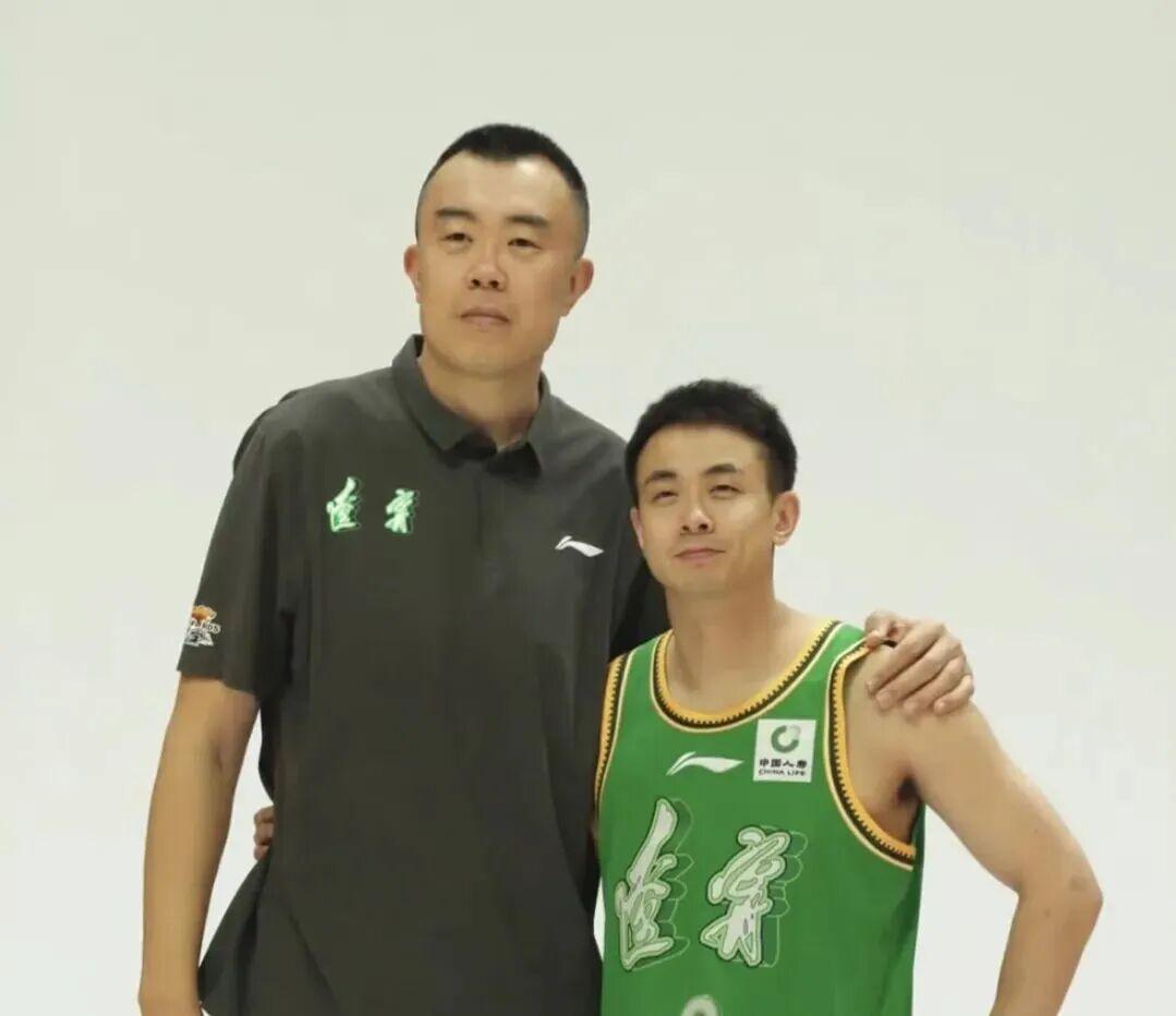 CBA：萨姆纳伤情确认，将缺席揭幕战；篮协主席郭士强谈国家队备战