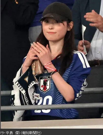 福原遥现身麒麟杯决赛现场 为丈夫久保建英助威