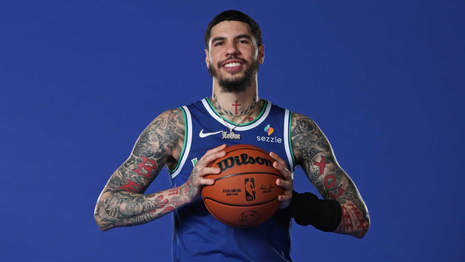NBA季前赛全面开打 LeBron James、Jaylen Brown等球星新队首秀在即