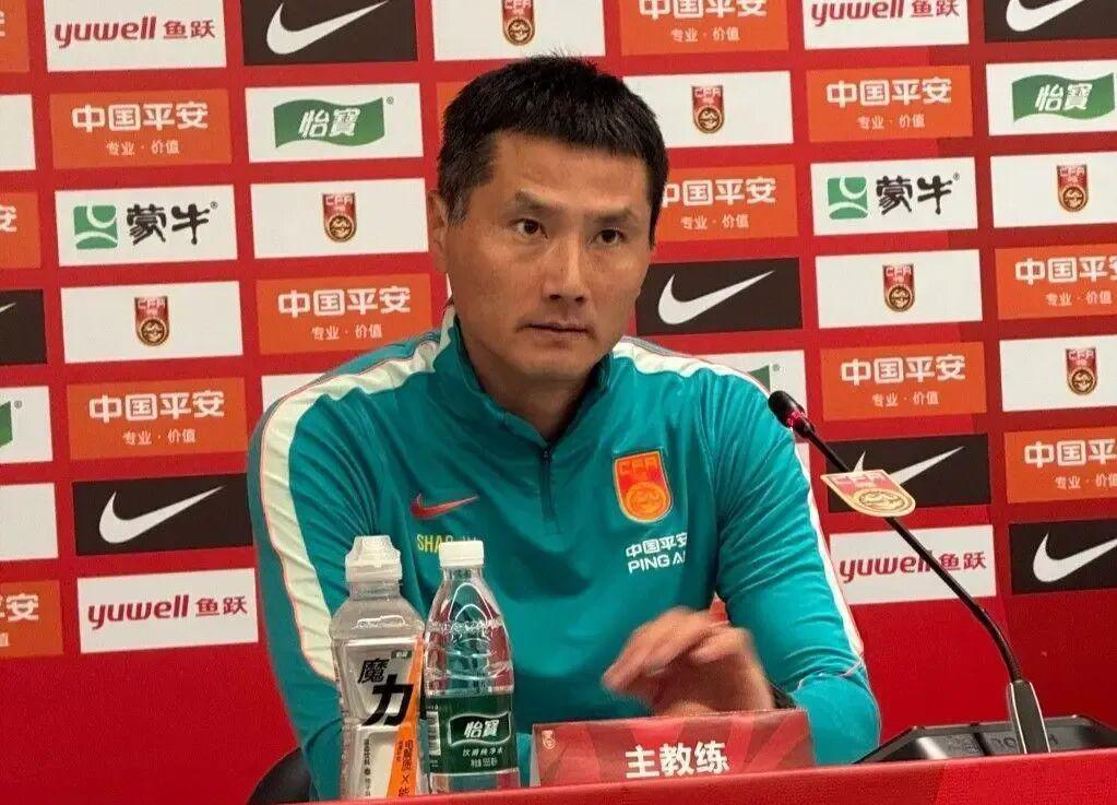 邵佳一再表态,国足选帅困境凸显