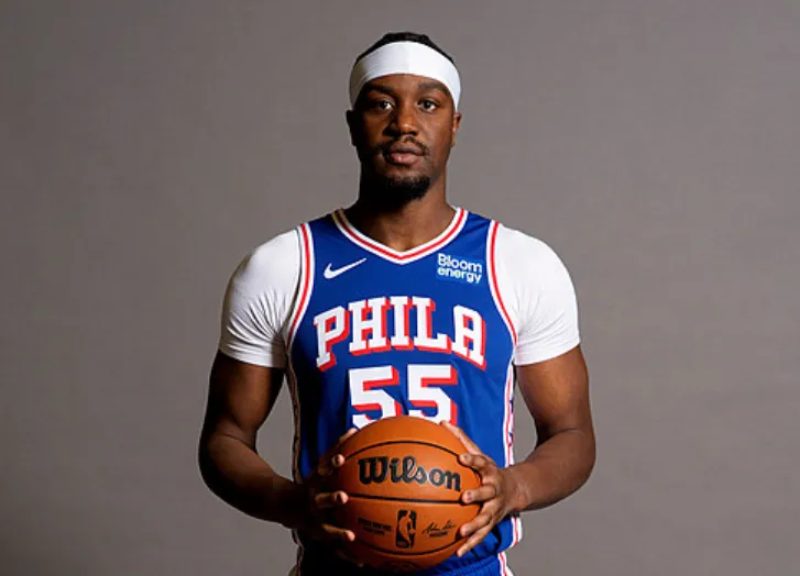 NBA季前赛胡克波尔蒂无对抗拉伤，队医入场搀扶离场