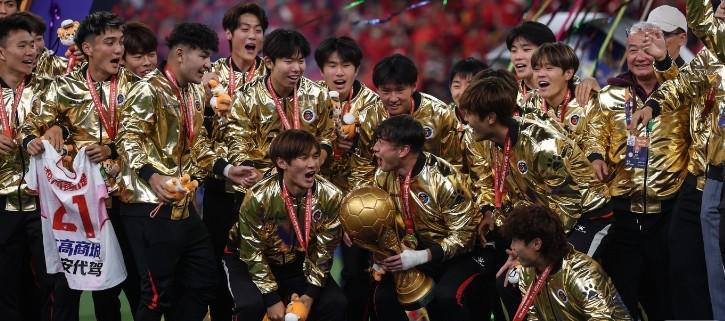 长春队1-0战胜大连队夺首届东北超冠军，麦麦提江执法