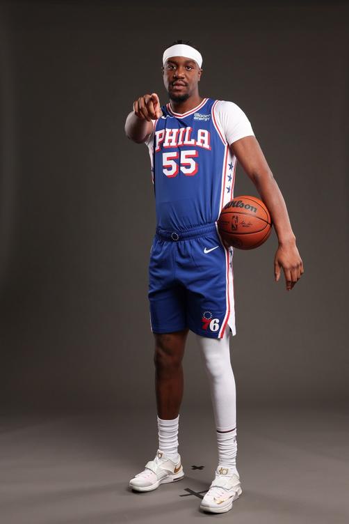 NBA季前赛76人120比97击败尼克斯 埃奇库姆为胡克波尔蒂祈祷