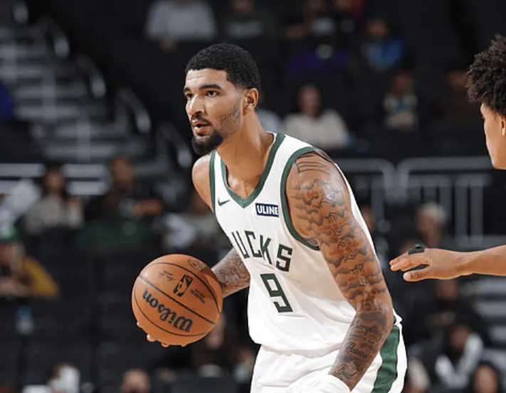 NBA季前赛森林狼116-98雄鹿 克莱尔-韦尔砍下14分12篮板
