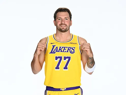 东契奇半场11中5砍21分,湖人73-47领先国王