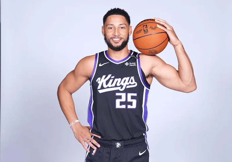 NBA季前赛湖人73-47领先国王 记者：缺少西蒙斯等三人球队处境艰难