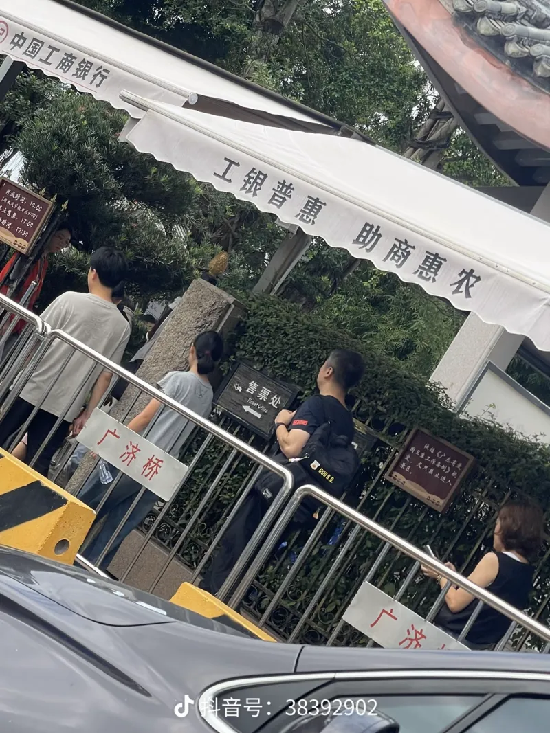 郭士强假期赴汕头观看季前赛考察球员 首餐品尝潮汕牛肉火锅
