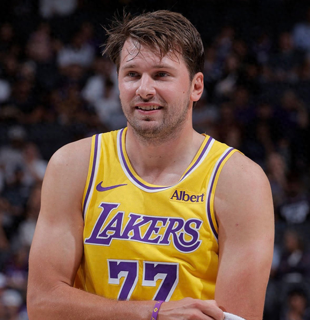 卢卡-东契奇16分钟砍21分!NBA季前赛湖人胜国王 东契奇失误成隐患