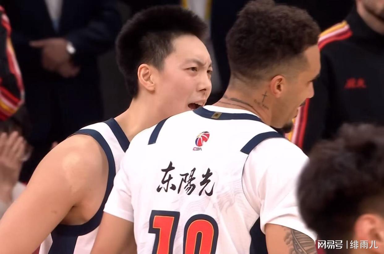 广东队萨姆纳热身赛受伤，NBA后卫迪林厄姆或成替代者