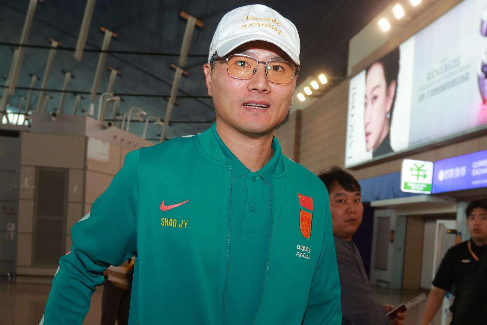 邵佳一发布会主动揽责 国足收官战前直面低谷
