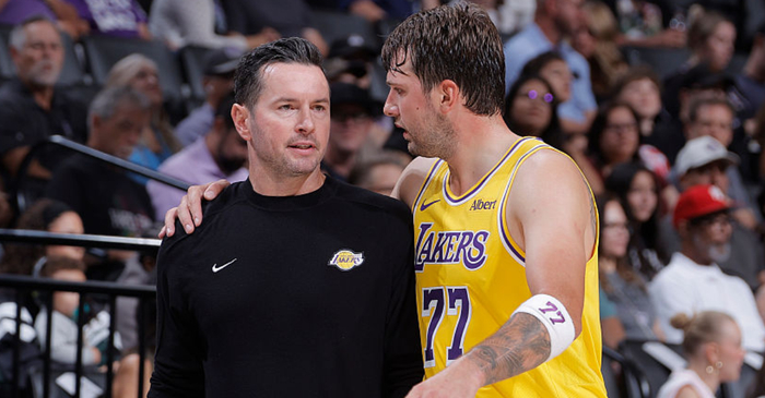 NBA季前赛湖人127-103大胜国王 东契奇半场21分卡尔19分