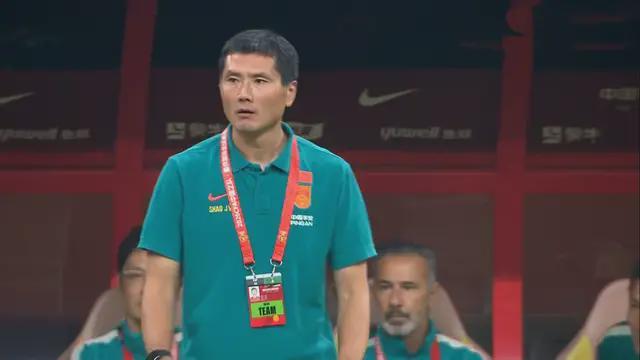 国足0-3不敌塔吉克斯坦,邵佳一换人无果,赵松源成年轻球员榜样