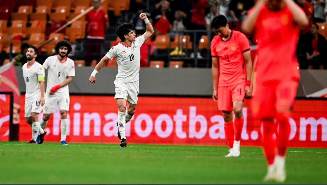 中国男足0-1负塔吉克斯坦遭遇三连败 韦世豪染红离场