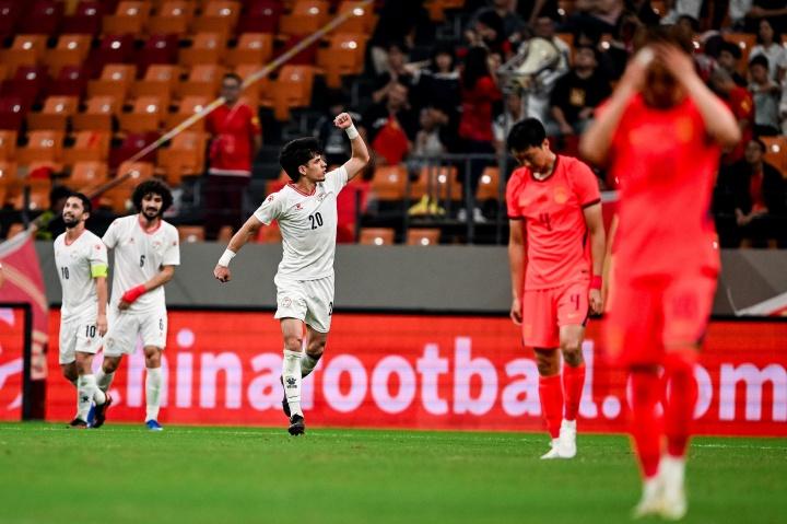 中国男足0-1不敌塔吉克斯坦 国际比赛日仅胜马尔代夫