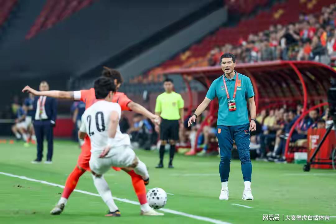国足0-1不敌塔吉克斯坦，邵佳一遭喊下课，世界排名下滑至第95位