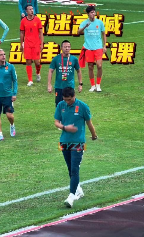 中国男足主场0:1不敌塔吉克斯坦 韦世豪红牌邵佳一遭质疑