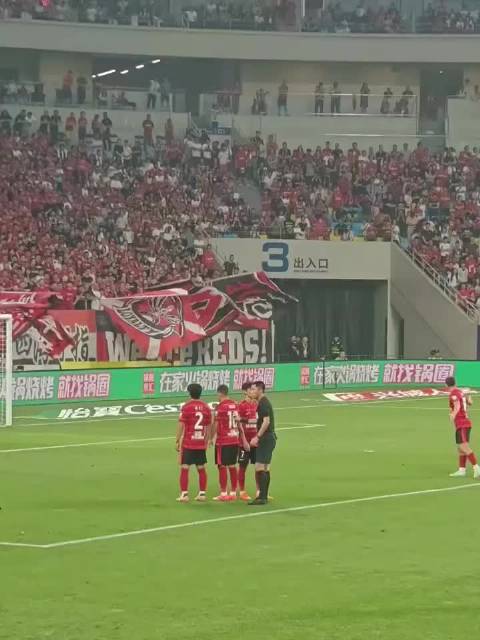 韦世豪遭马宁红牌罚下 国足少打一人无力扳平