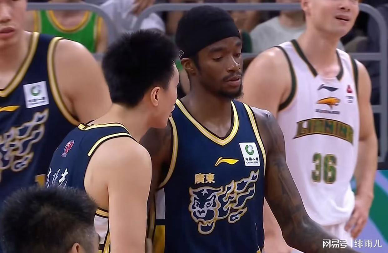 广东队或签洛夫顿救火 萨姆纳伤情引关注