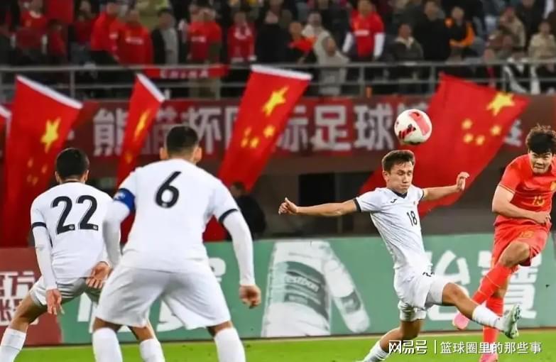 国足热身赛惨败！邵佳一重用保级队中场，本土助攻王仅踢12分钟