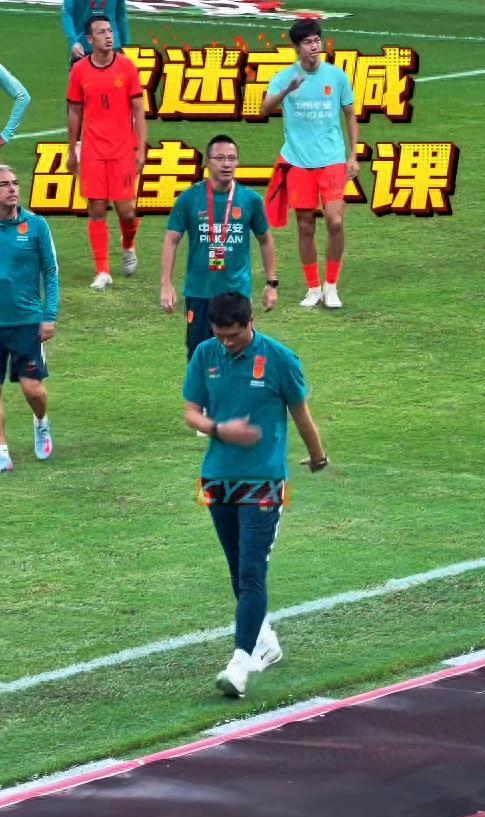 国足0比1不敌塔吉克斯坦，韦世豪红牌离场邵佳一遭批评