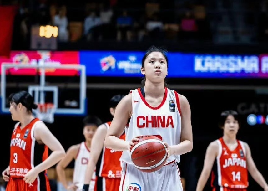 中国女篮68-73不敌日本女篮，陈楠遭质疑双核未受重用