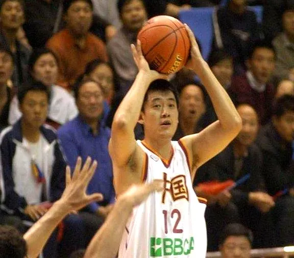 孙军与孙晗昀同姓不同家，CBA赛场父子兵引热议