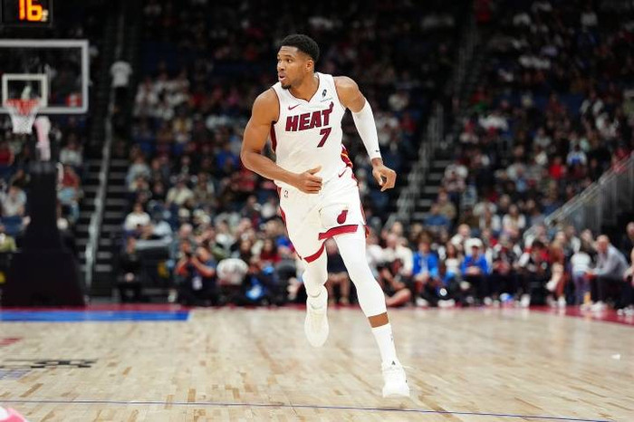 NBA季前赛：热火129-105轻取猛龙，字母哥首秀9分7助攻
