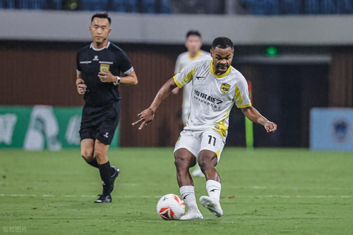 尼康传1射，广东广州豹4-1深圳青年人队取连胜